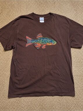Gildan Brown Tee with Colorful Fish Illustration